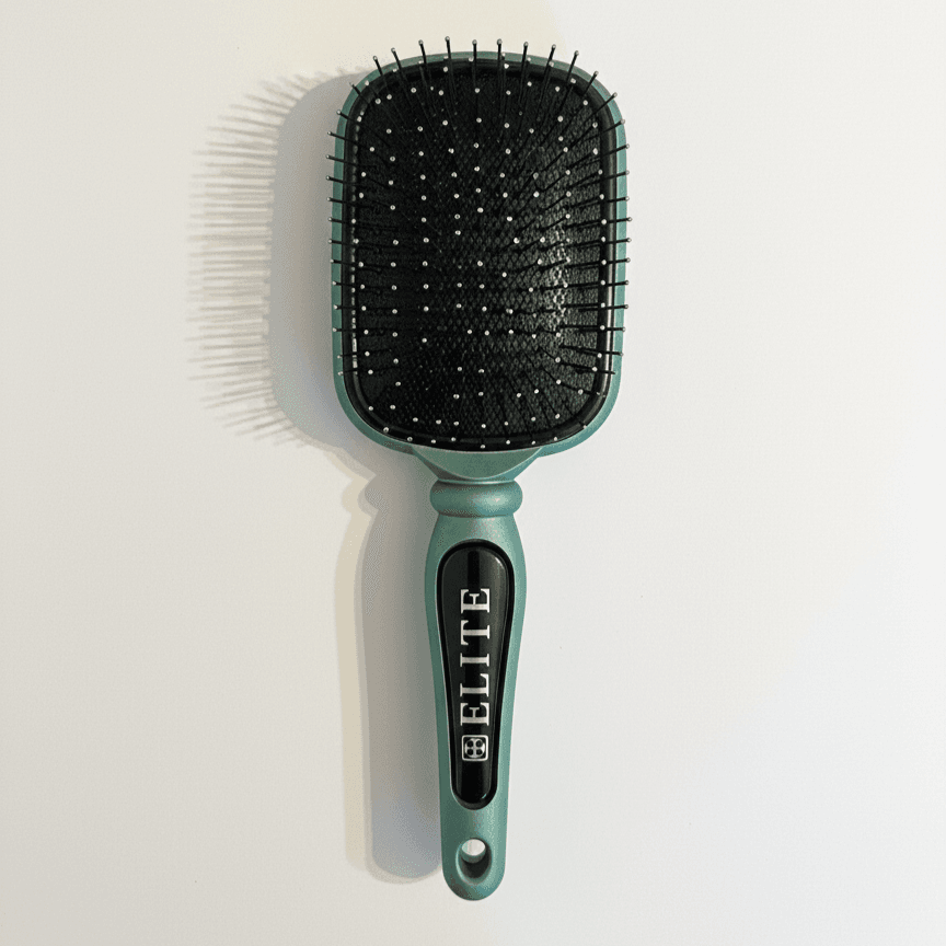 برس موی پهن برند الیت (Elite) با بدنه سبز متالیک و دندانه‌های مشکی دارای سری گرد محافظ.