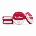نمای روبه‌روی گل رز بالم لب وازلین Vaseline مدل Rose Lips وزن ۲۰ گرم