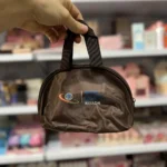 کیف دستی آرایشی هلالی قهوه‌ای. کیف آرایشی هلالی دسته‌دار. کیف دستی آرایشی کوچک قهوه‌ای