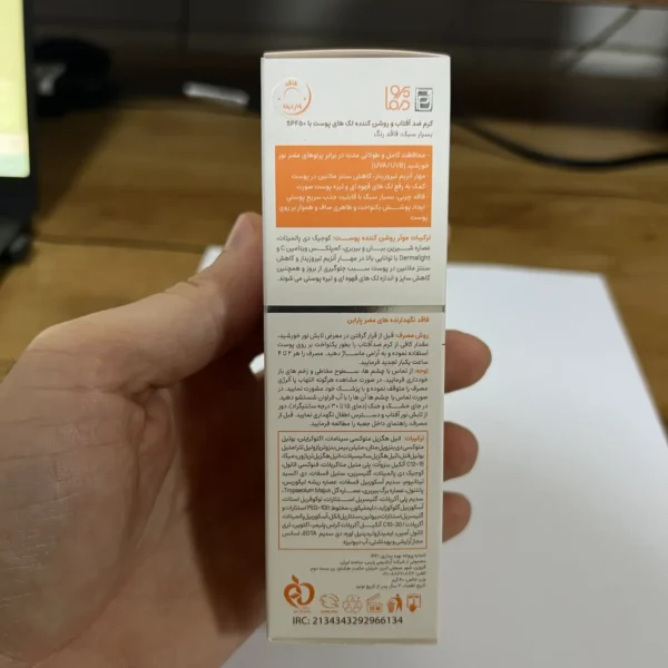 کرم ضد آفتاب بی رنگ و ضد لک پرودرما سان وست SPF 50 روشن کننده فوق سبک مناسب انواع پوست ۴۰ گرم پشت جعبه کرم ضد آفتاب بی رنگ ضد لک پرودرما SPF 50 شامل ترکیبات و روش مصرف