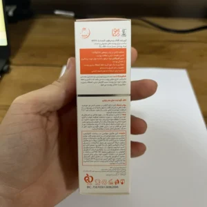 پشت جعبه کرم ضد آفتاب پرودرما پوست خشک SPF 60 بی رنگ شامل ویژگی ها، ترکیبات و روش مصرف