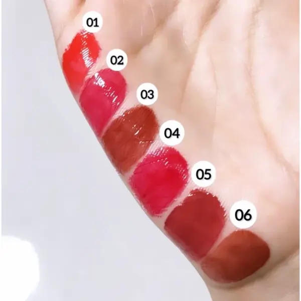 شیراپ اولیبولا Olibolla رژ لب خیس و براق مدل Jam Tint Glossy در ۶ رنگ تست رنگ شیراپ اولیبولا روی دست